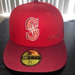 Bought this hat one day and realized it was to big. Only worn once